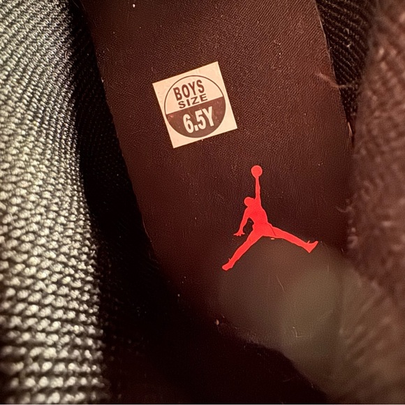 NIKE • Air Jordan 1 Retro Mid Sneakers • Red Black White • Size 6.5Y Big Kids - Picture 10 of 16